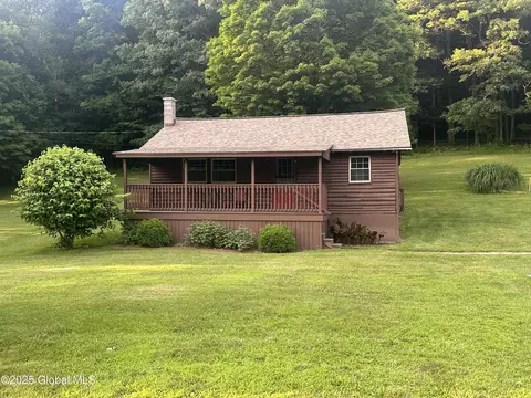71 SE Hollow Rd, Berlin, NY 12022