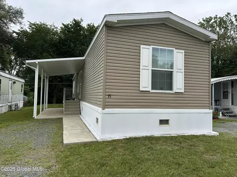 71 Creekside Cir, Castleton On Hudson, NY 12033