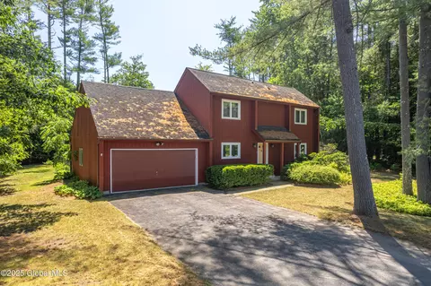 7 Peggy Ann Rd, Queensbury, NY 12804
