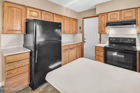 Kitchen - 954 Obrien Ave, Schenectady, NY 12303 photo 4 of 4