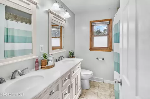 Bath - 954 Obrien Ave, Schenectady, NY 12303 photo 1 of 2