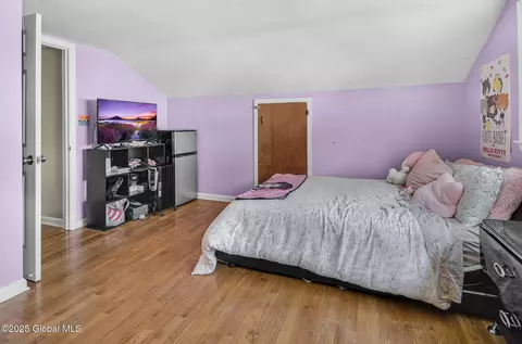 Bedroom - 954 Obrien Ave, Schenectady, NY 12303 photo 4 of 5