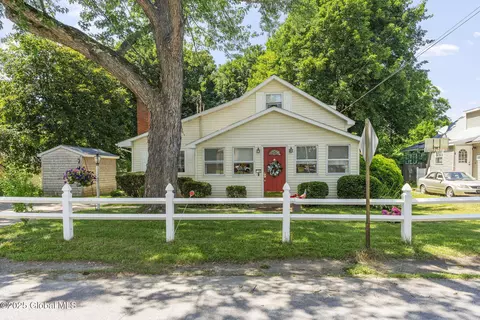 16 Powell St, Wynantskill, NY 12198