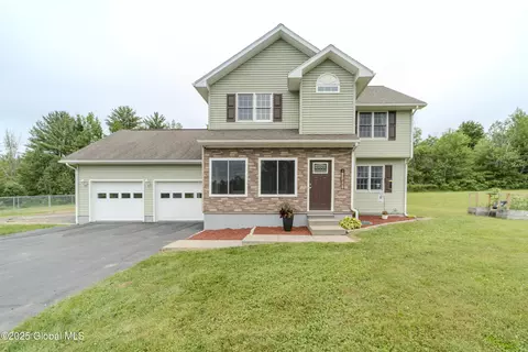106 Jamie Ln, Broadalbin, NY 12025
