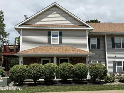 1200 Hillside Ave #805, Niskayuna, NY 12309