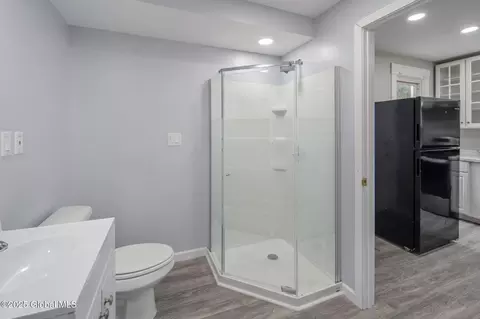 Bath - 434 Cedar St, Schenectady, NY 12306 photo 2 of 4