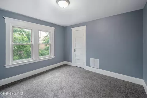 Bedroom - 434 Cedar St, Schenectady, NY 12306 photo 3 of 5