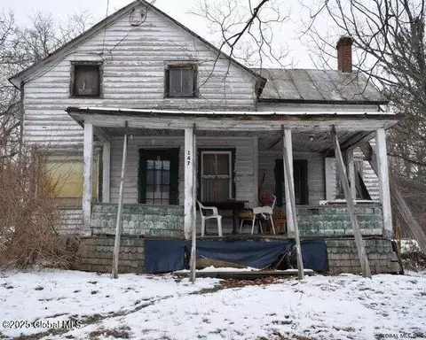 147 N Main St, Howes Cave, NY 12092