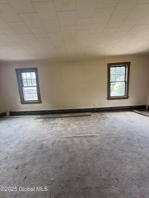 Living - 326 Main St, Cairo, NY 12413 photo 3 of 4