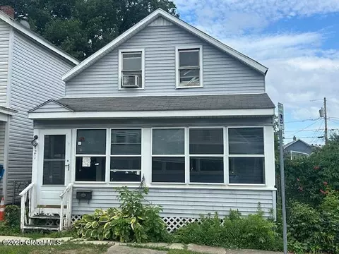 421 7th Ave, Troy, NY 12182