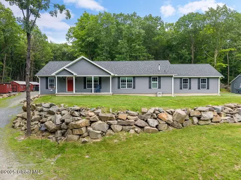 137 Old Rd, Cropseyville, NY 12052