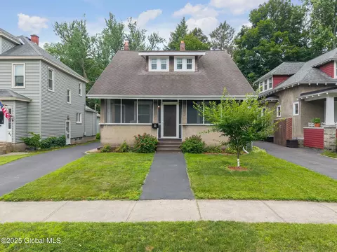 38 Washington Rd, Schenectady, NY 12302