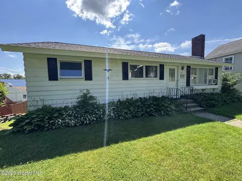28 Green St, Schuylerville, NY 12871