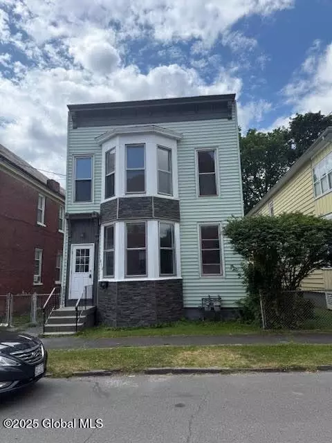 818 24th St, Watervliet, NY 12189