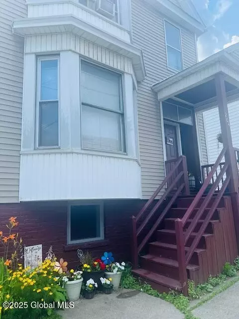 204 13th St, Watervliet, NY 12189