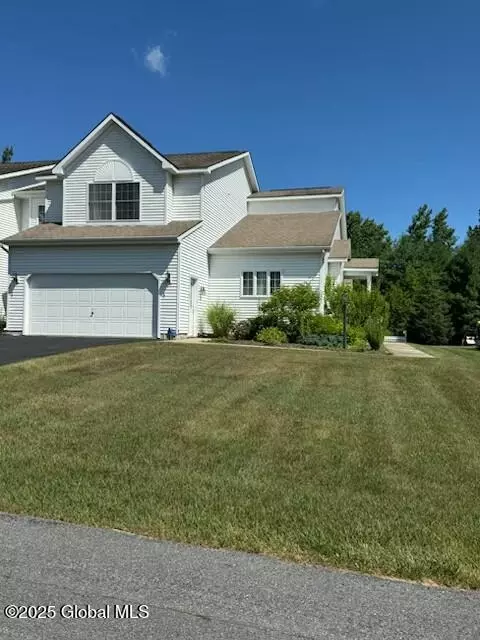 7 Secretariat Ln, Saratoga Springs, NY 12866