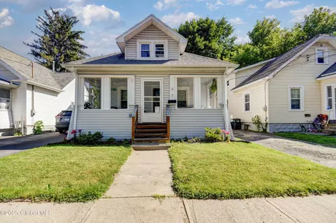 12 Larkin St, Scotia, NY 12302