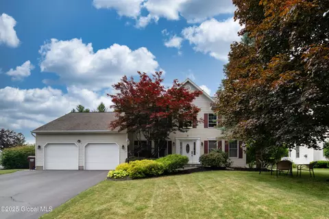 24 Iroquois Trl, Slingerlands, NY 12159