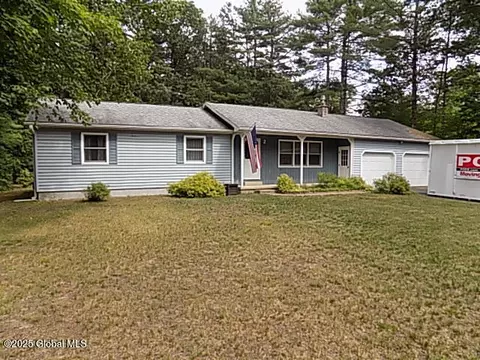 2 Treehouse Ln, Queensbury, NY 12804