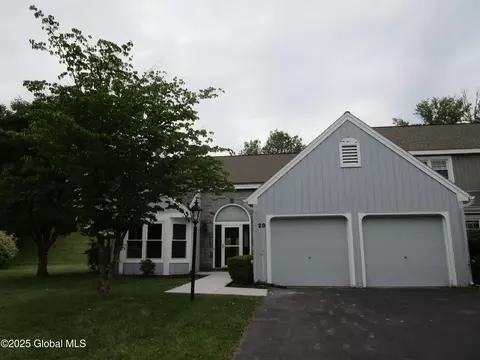 28 Wedgewood Ln, Voorheesville, NY 12186