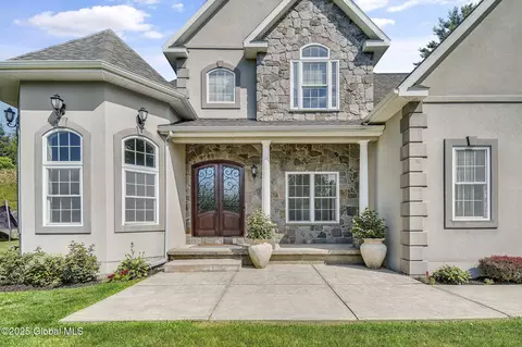 20 Heather Ridge Rd, Troy, NY 12180