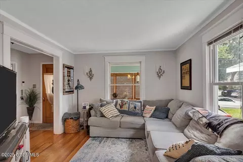 143 Manchester Rd, Schenectady, NY 12304 photo 13