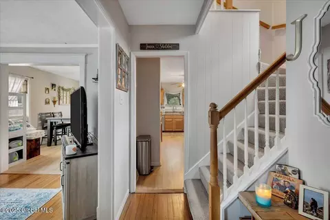 143 Manchester Rd, Schenectady, NY 12304 photo 9