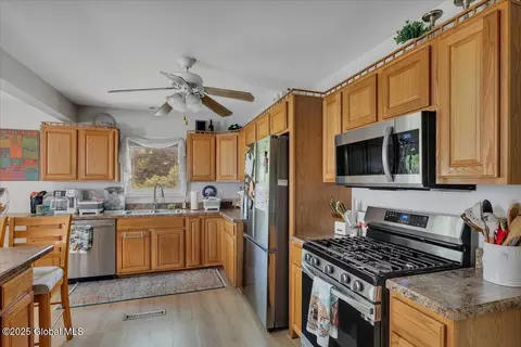 143 Manchester Rd, Schenectady, NY 12304 photo 17