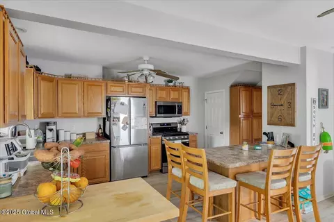 143 Manchester Rd, Schenectady, NY 12304 photo 16