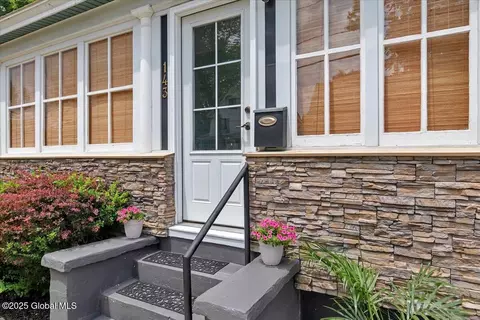 143 Manchester Rd, Schenectady, NY 12304 photo 7