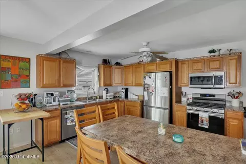 143 Manchester Rd, Schenectady, NY 12304 photo 15