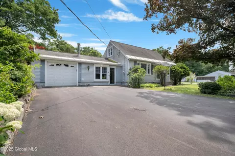 13 Collamer Dr, Malta, NY 12020