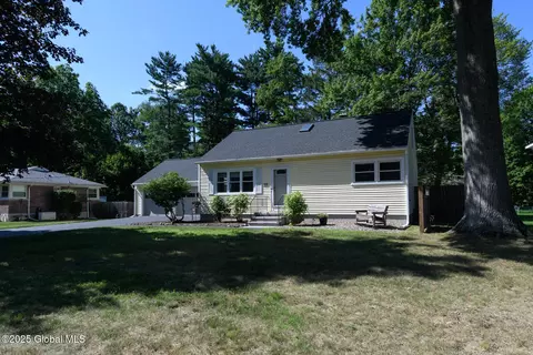 23 Mcmillen Pl, Delmar, NY 12054 photo 2