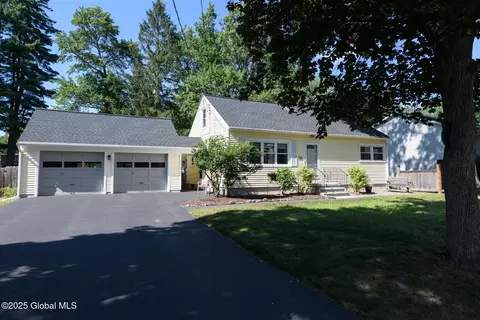 23 Mcmillen Pl, Delmar, NY 12054 photo 3
