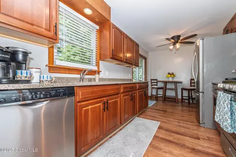 23 Mcmillen Pl, Delmar, NY 12054 photo 9