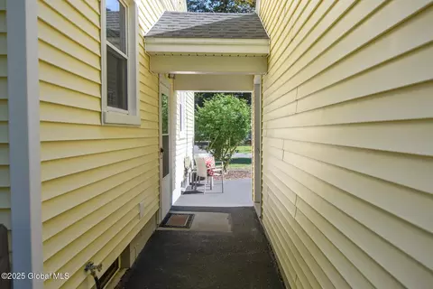 23 Mcmillen Pl, Delmar, NY 12054 photo 6