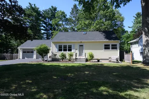 23 Mcmillen Pl, Delmar, NY 12054