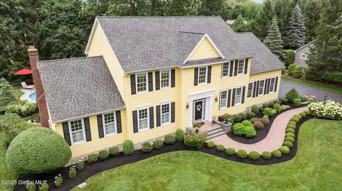 4 Graystone Rd, Loudonville, NY 12211