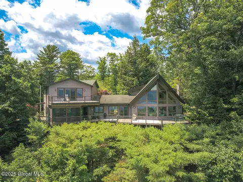 91 Lake Winds Rd, Diamond Point, NY 12824