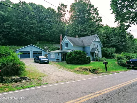 43 River Rd, Ticonderoga, NY 12883