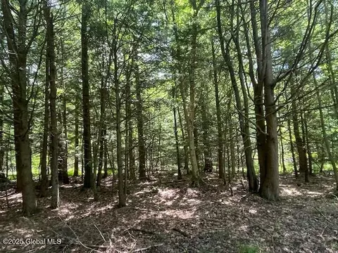 204 Bauer Rd, Averill Park, NY 12018
