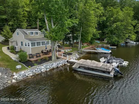 56 Harriman Rd Ext, Averill Park, NY 12018