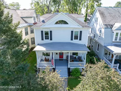 1068 Parkwood Blvd, Schenectady, NY 12308
