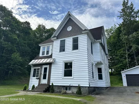 37 Highland Ter, Gloversville, NY 12078