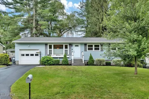 10 Sunflower Ln, Albany, NY 12205