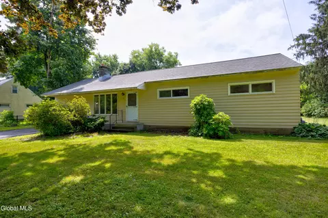 31 Crooked St, Ballston Lake, NY 12019