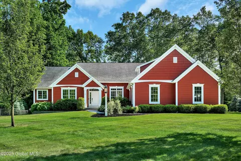 13 Bridlewood Loop, Rexford, NY 12148