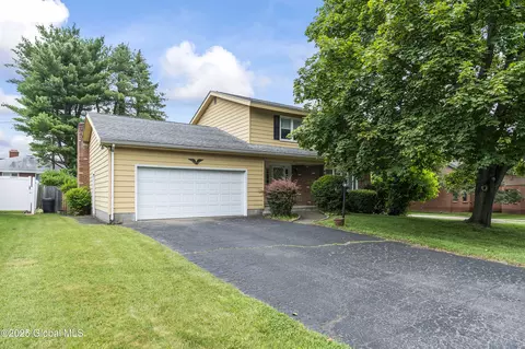 32 Hopewell St, Albany, NY 12208