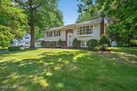 12 Lori Ln, Clifton Park, NY 12065