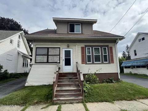 14 Crescent Ave, Amsterdam, NY 12010